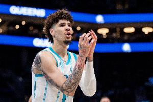 开云体育官网-Shams：拉梅洛-鲍尔将接受手术来治疗脚踝和手腕问题 本赛季报销