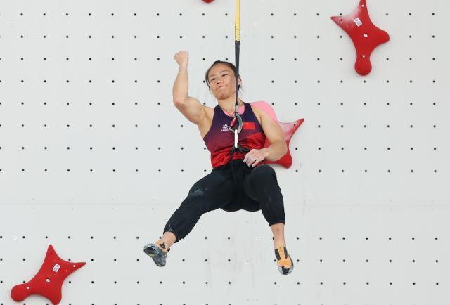 1723039801128000404.jpg 巴黎奥运会丨攀岩——女子速度赛:中国选手邓丽娟获得银牌XxjpseC010312_20240807_MVPFN0A001.jpg