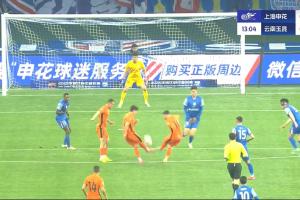 开云官网-双人射门！侯永永、约尼查两人弧顶处同时起脚，可惜将球打高