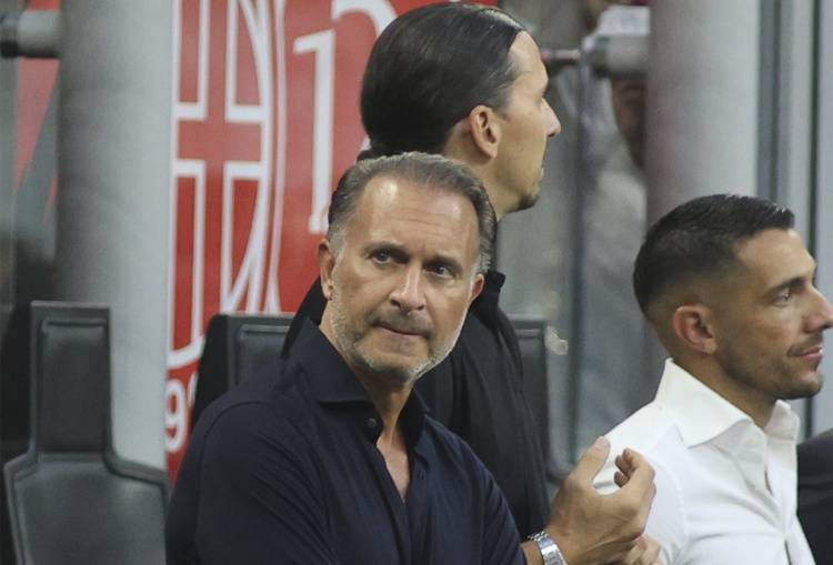 米体：米兰老板卡迪纳莱与管理层和囧叔会面，他上次回米兰是前年